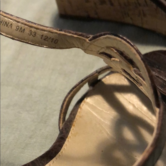 Used sandals by Liz Claiborne size 9 - Picture 6 of 10